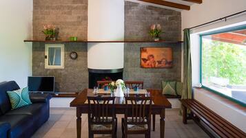 Neljän hengen huone, näköala puutarhaan | Oleskelualue