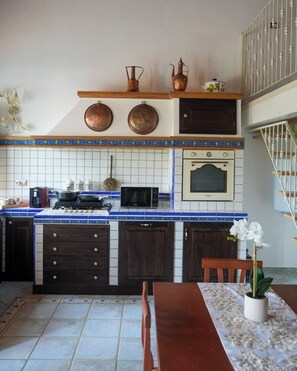 Family Apartment, Garden View | Private kitchen