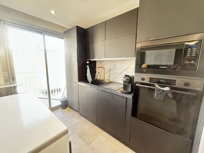 Mikrowelle, Ofen, Herdplatte, Geschirrspüler