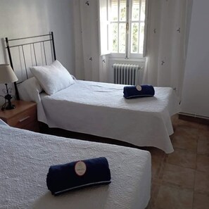3 bedrooms, bed sheets