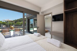 2 bedrooms, in-room safe, iron/ironing board, free WiFi