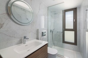 تجهيزات دش، مجففات شعر، مناشف، صابون