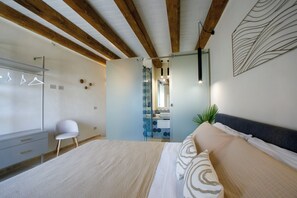 1 bedroom, bed sheets