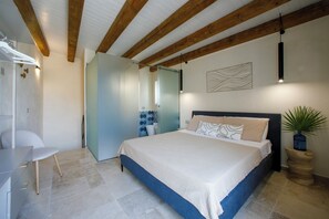 1 bedroom, bed sheets