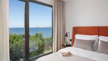 LÀgenhet Premium - 3 sovrum - balkong - havsutsikt | VÀrdeförvaringsskÄp pÄ rummet och mörklÀggningsgardiner