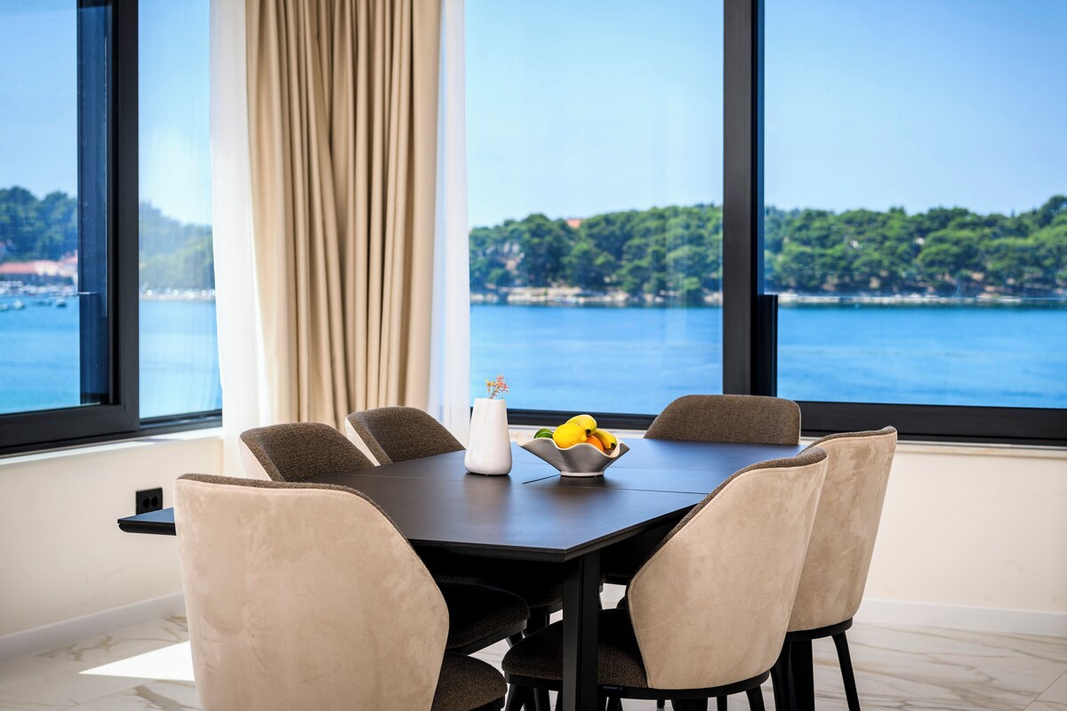 Deluxe 3 Bedrooms Suite, Sea View | In-room safe, blackout drapes, soundproofing, iron/ironing board