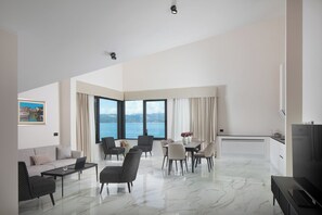 Apartamento luxo, 3 quartos, vista para o mar | Área de estar