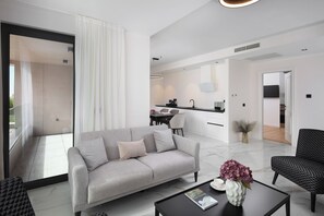 Appartamento Deluxe, 1 camera da letto, balcone | Area soggiorno