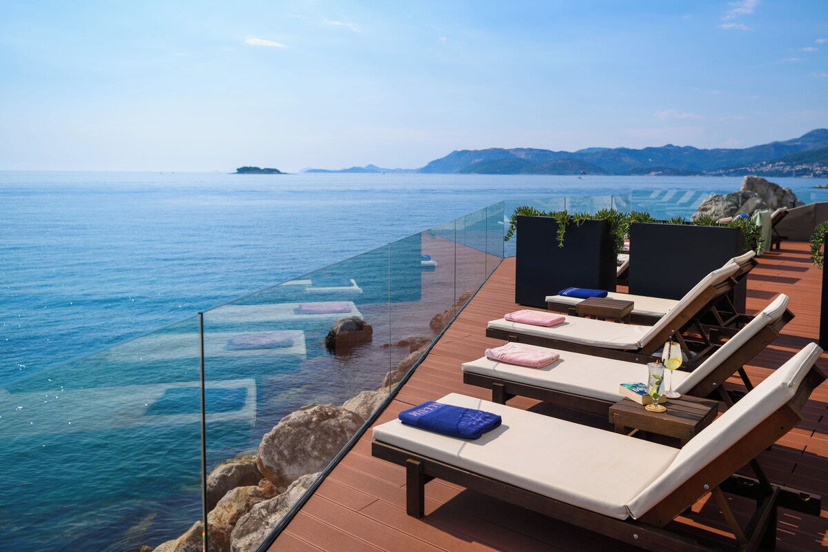 Executive 2 Bedrooms Suite, Terrace, Sea View | In-room safe, blackout drapes, soundproofing, iron/ironing board