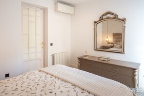 1 habitación, tabla de planchar con plancha y wifi gratis 