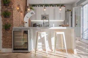 Réfrigérateur, micro-ondes, four, lave-vaisselle