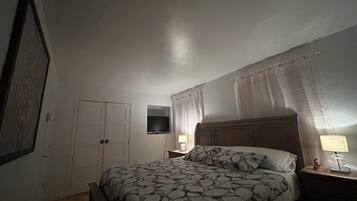 4 bedrooms, WiFi, bed sheets