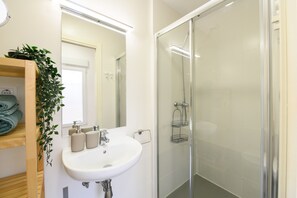 Douche, séchoir à cheveux