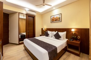 Premium Twin Room, Balcony | In-room safe, soundproofing, iron/ironing board, free WiFi