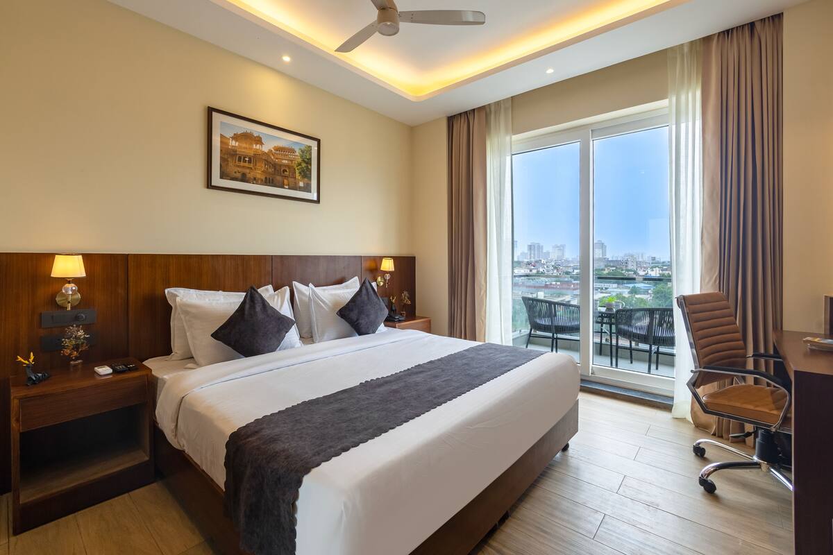 Premium Double Room, Balcony | In-room safe, soundproofing, iron/ironing board, free WiFi