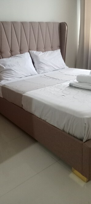 1 bedroom, iron/ironing board, internet, bed sheets