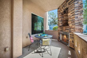 Lejlighed - flere senge - terrasse - udsigt til have (Pool Paradise for Families) | Udsigt fra værelset