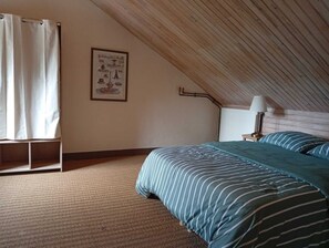 3 bedrooms, iron/ironing board, WiFi, bed sheets
