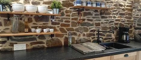 Microondas, horno, parrilla de estufa y lavavajillas