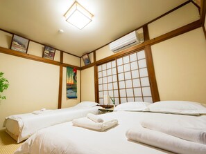 3 bedrooms, iron/ironing board, Internet, bed sheets