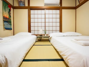 3 bedrooms, iron/ironing board, internet, bed sheets