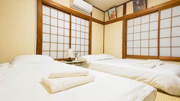 3 bedrooms, iron/ironing board, internet, bed sheets