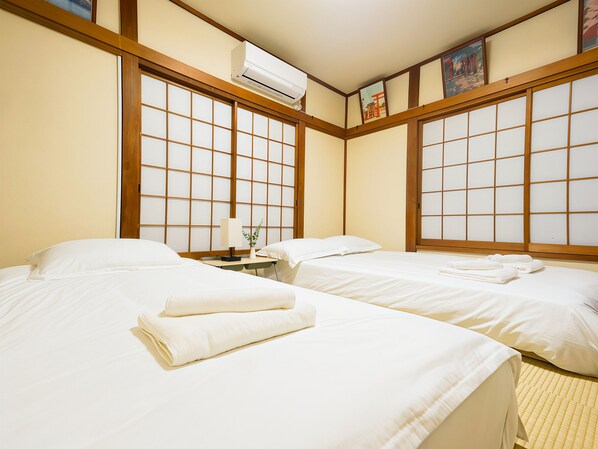 3 室のベッドルーム、アイロン / アイロン台、インターネット、ベッドシーツ