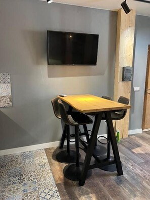 アイロン / アイロン台、WiFi (無料)