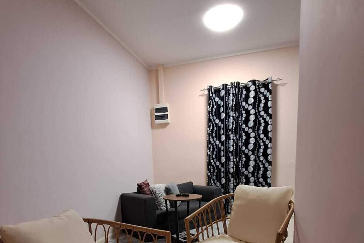 Comfort tweepersoonskamer | Een laptopwerkplek, een strijkplank/strijkijzer, gratis wifi, beddengoed