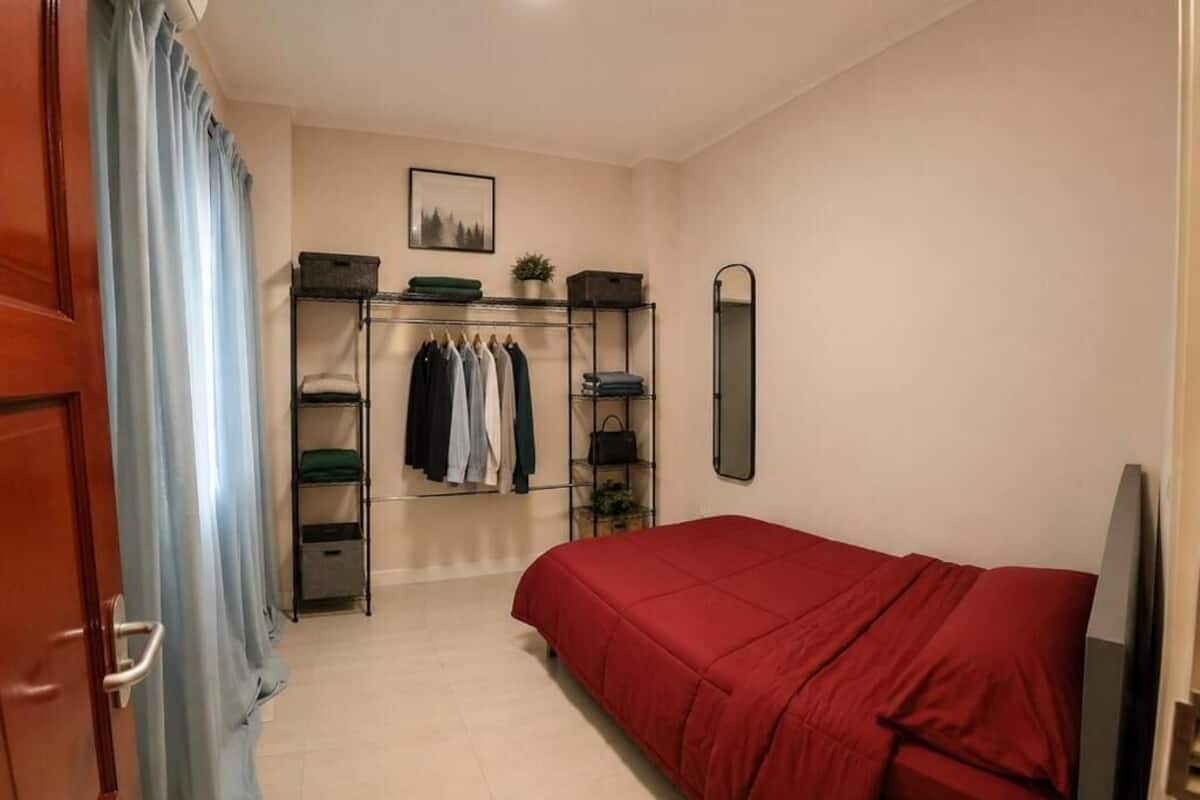 Departamento empresarial, vista al jardín | Ropa de cama de alta calidad y camas con efecto memoria