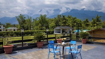 Villa, balcone, vista valle | Ferro/asse da stiro, Wi-Fi gratuito