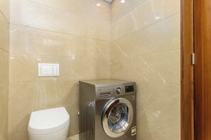 Shower, free toiletries, hair dryer, towels