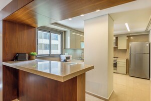 Harmony | Private kitchen | Full-size fridge, microwave, oven, stovetop