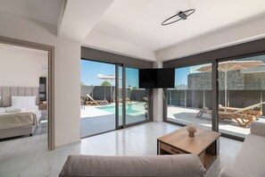 2 bedrooms, in-room safe, iron/ironing board, free WiFi