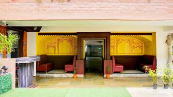 House | Meja sambut tetamu