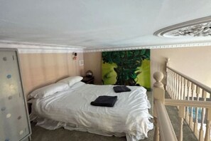 2 makuuhuonetta, silitysrauta/-lauta, ilmainen Wi-Fi, vuodevaatteet