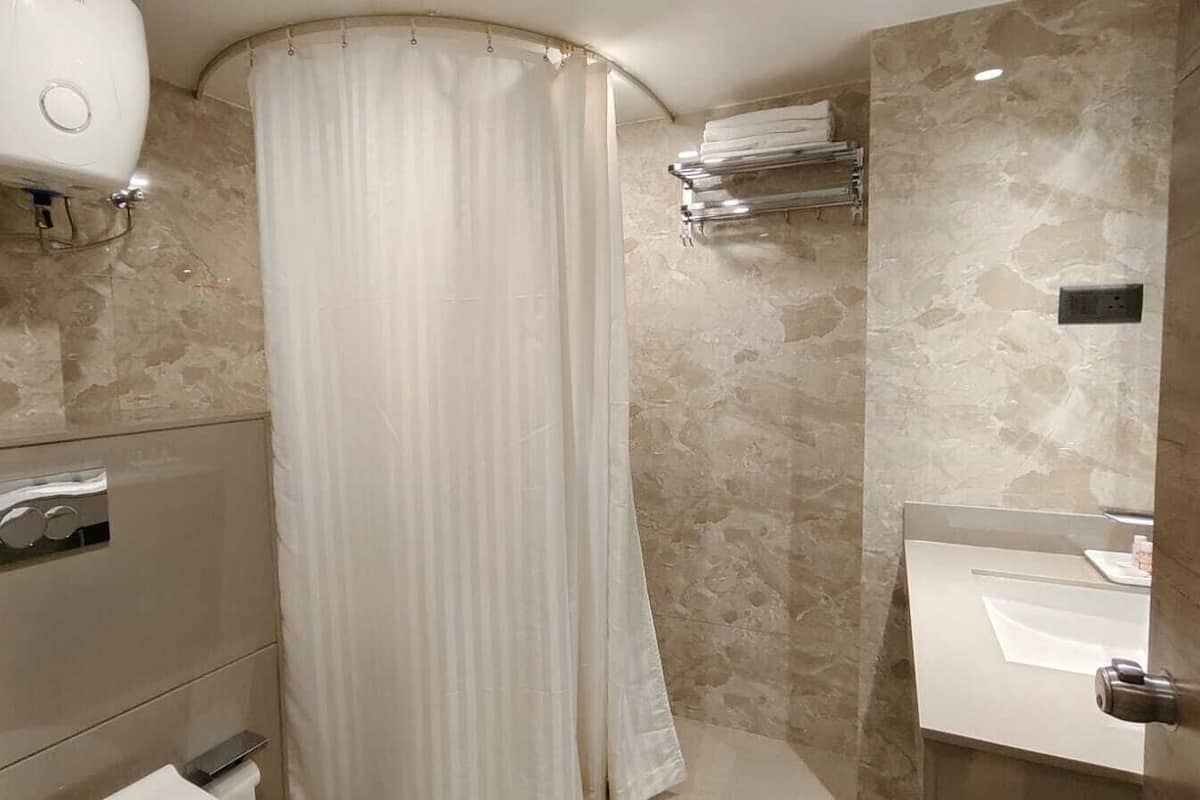 Standard Room | Bathroom