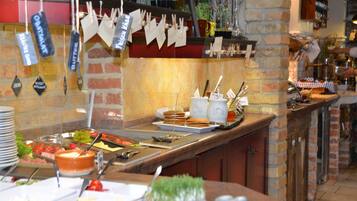 Desayuno buffet todos los días (con cargo)