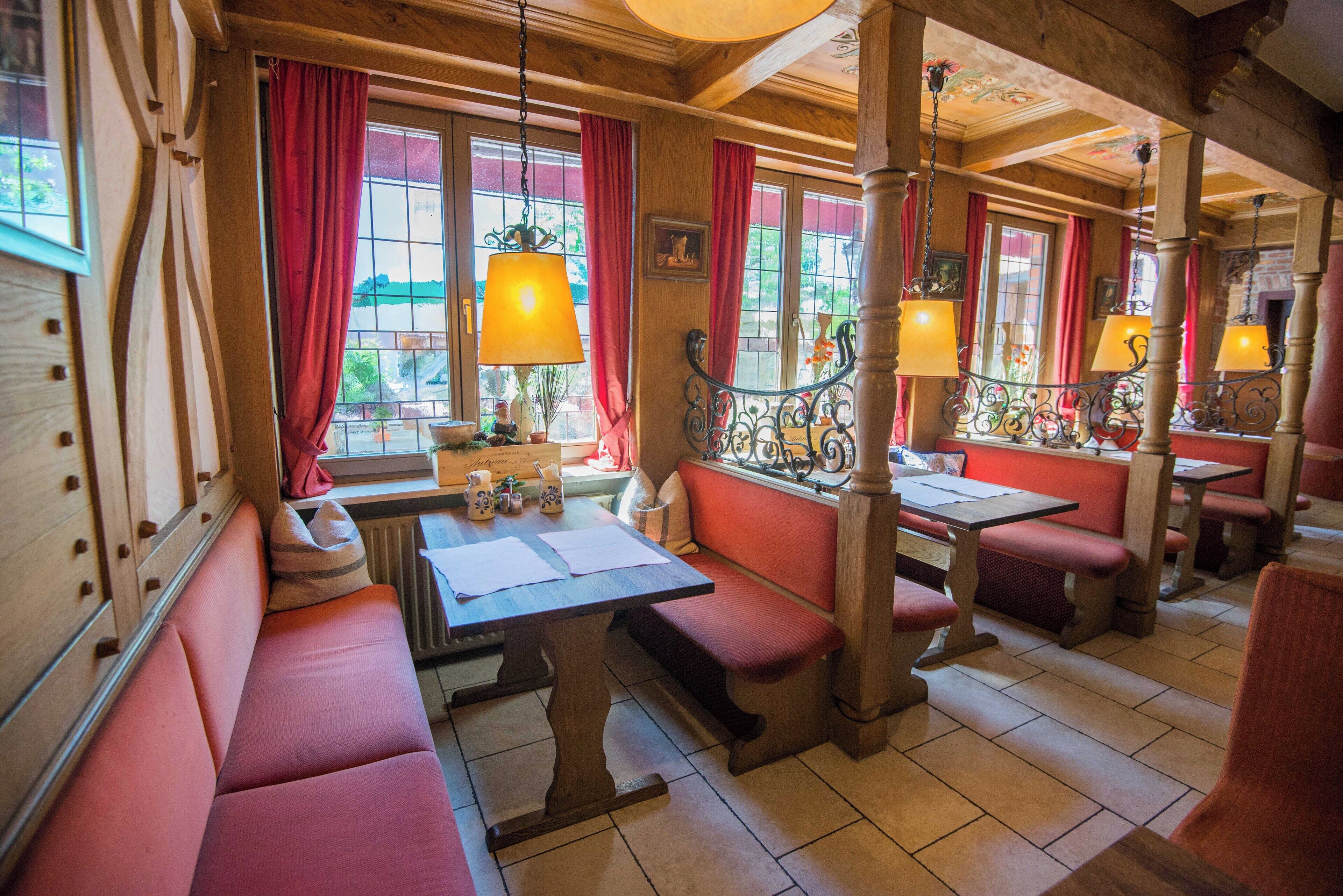 2 restaurants servant le petit déjeuner, le dîner et le brunch