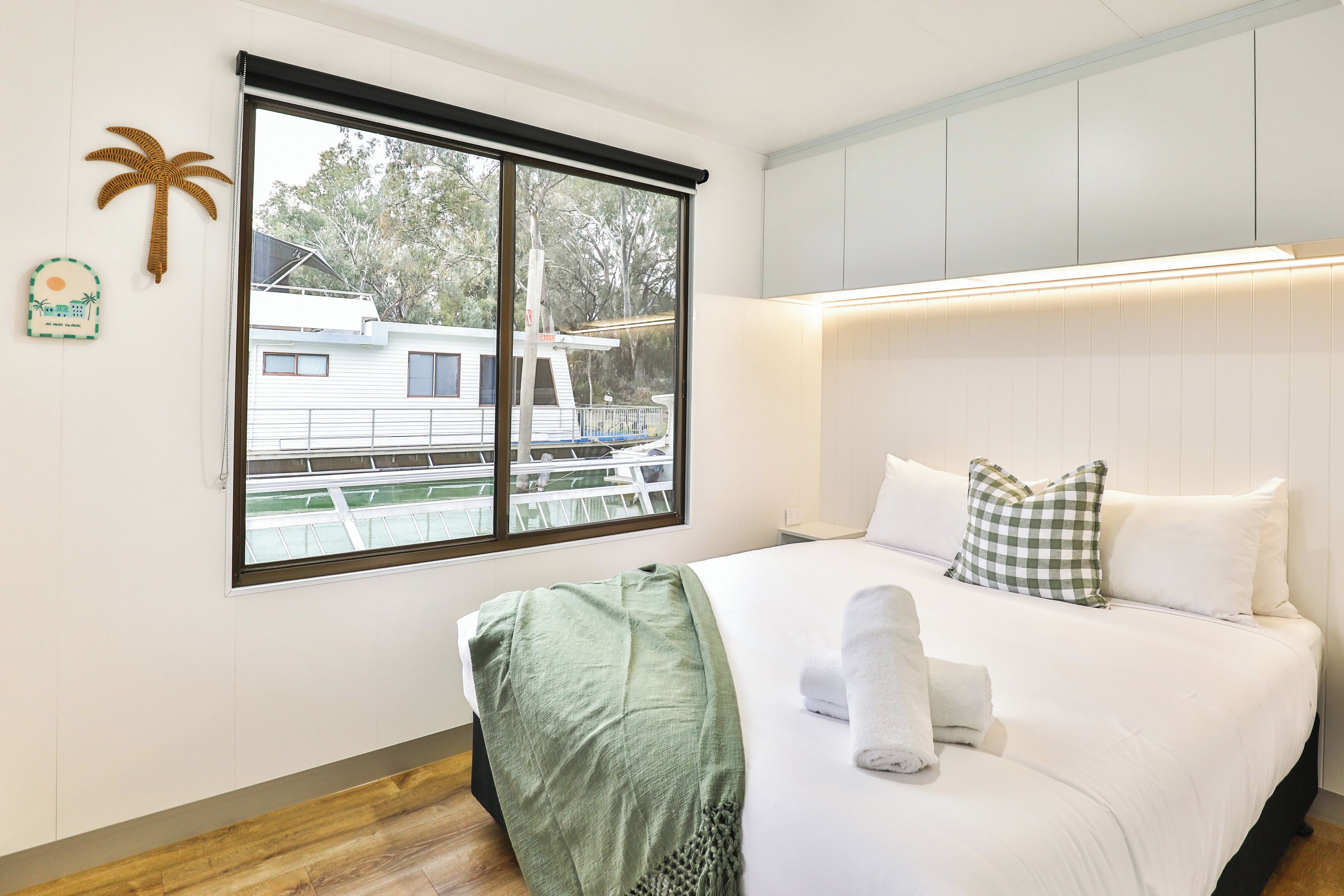 2 slaapkamers, een strijkplank/strijkijzer, gratis wifi, beddengoed