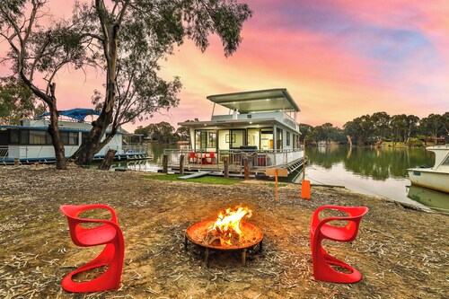 Restaway Houseboat Mildura -Modern Moored Accommodation on the Murray River