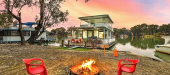 Restaway Houseboat Mildura -Modern Moored Accommodation on the Murray River