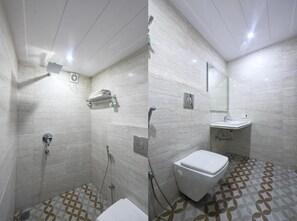 Un baño con ducha, inodoro y lavamanos.