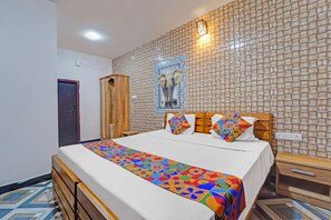 Premium Room | Egyptian cotton sheets, premium bedding, in-room safe, free WiFi - Fabhotel Phoenix Stay (Ooty)