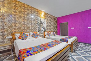 Egyptian cotton sheets, premium bedding, in-room safe, free WiFi