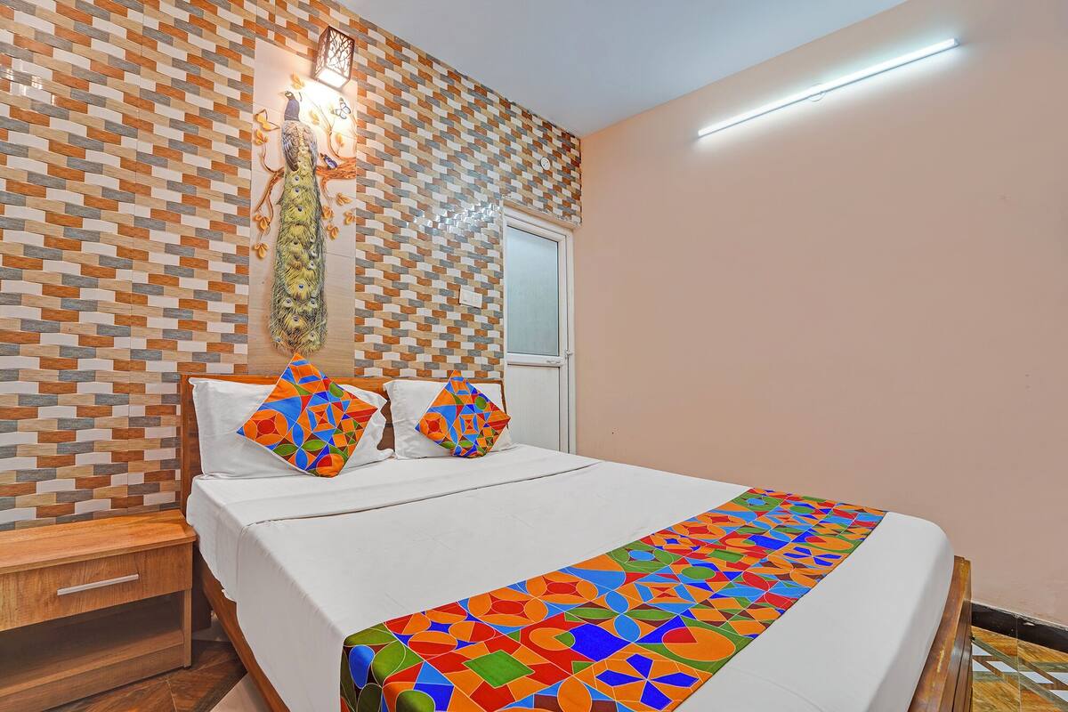 Egyptian cotton sheets, premium bedding, in-room safe, WiFi (free)
