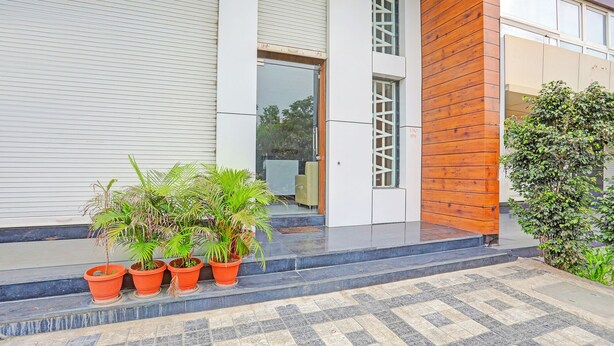 Pintu masuk hartanah