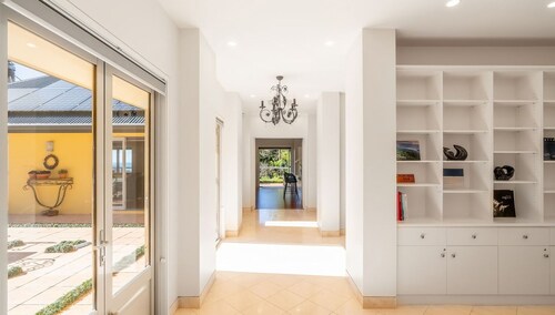 Flametrees ~ Enchanting holiday rental with absolutely stunning views of the coastline