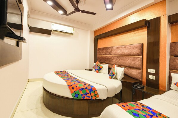 Family Room | Egyptian cotton sheets, premium bedding, in-room safe, free WiFi