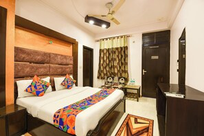 Egyptian cotton sheets, premium bedding, in-room safe, free WiFi